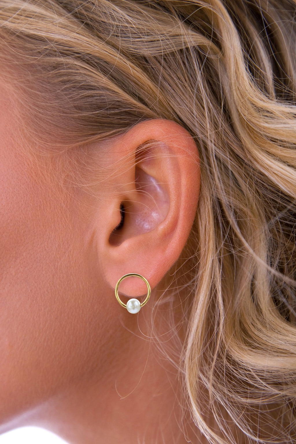 Circle Earrings With Pearl