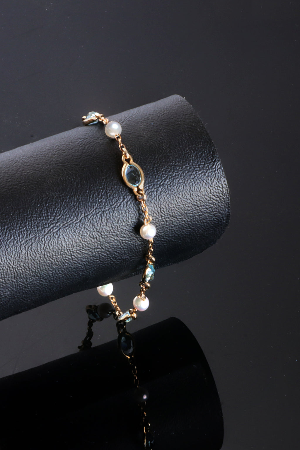 9ct Gold Bracelet with Pearl & Blue Topaz