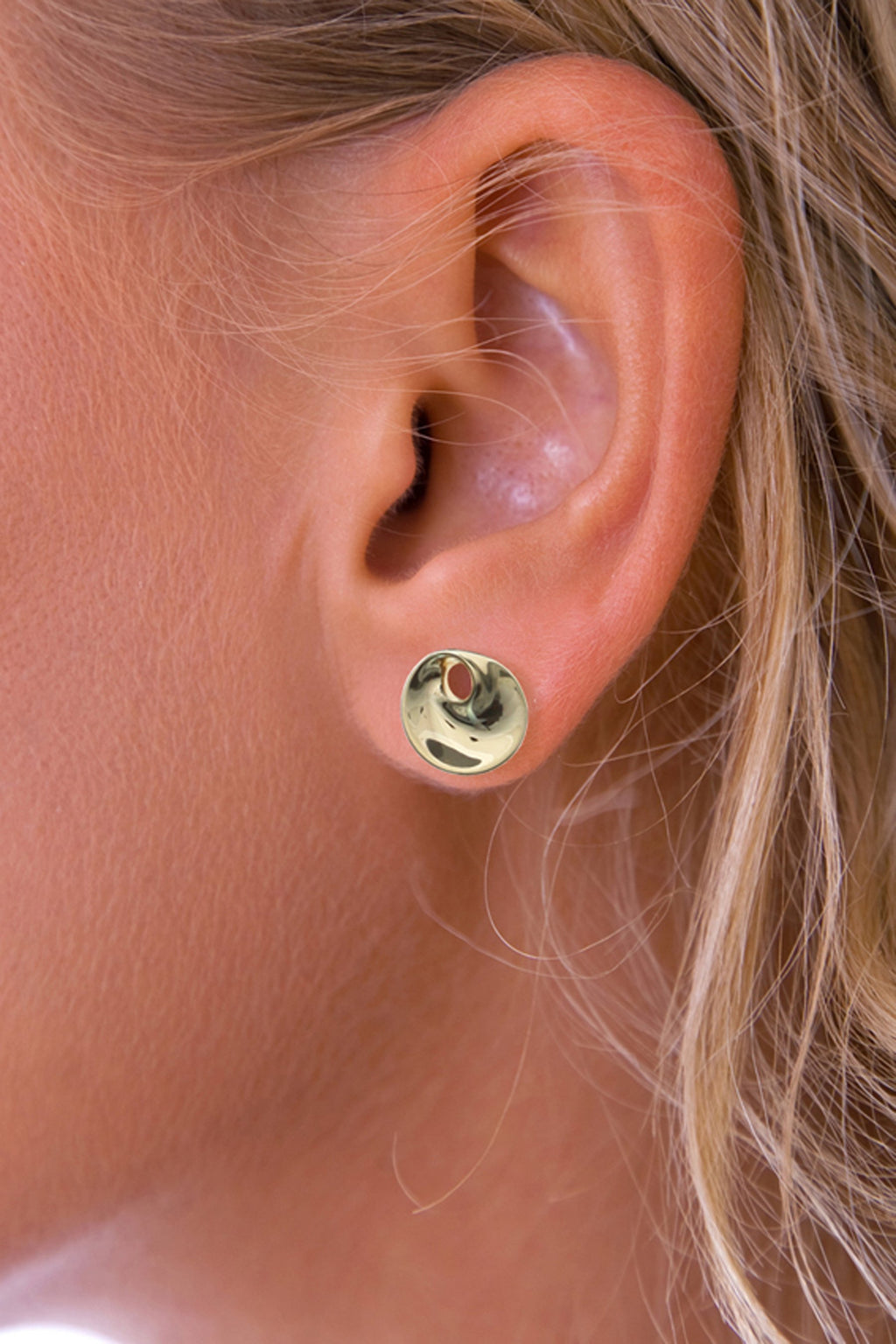 Gold Eternal Circle Stud Earring