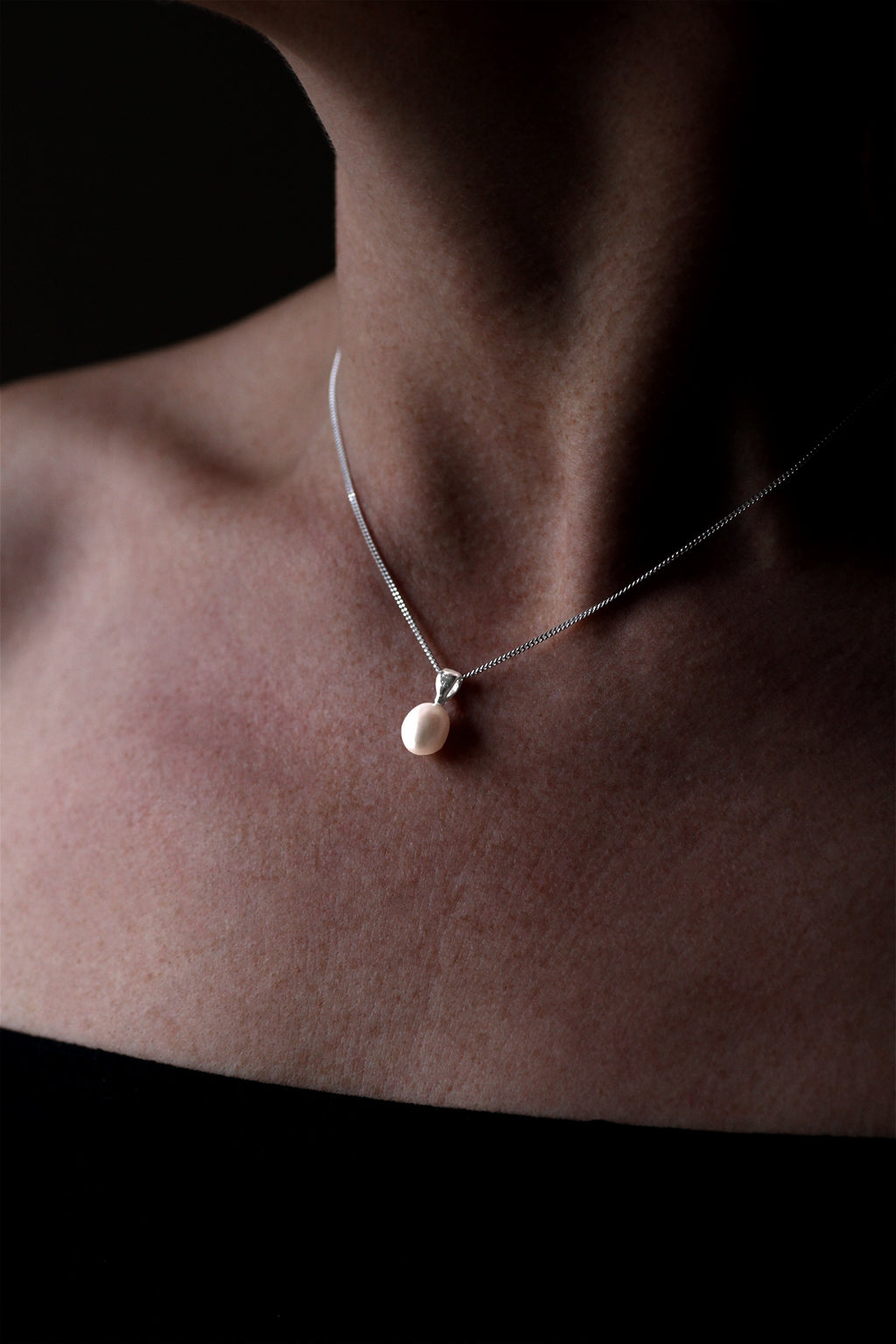 White Gold Pink Pearl Pendant